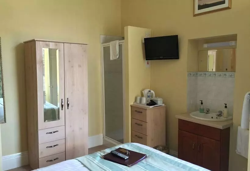 Majatalo Edgcumbe Guest House