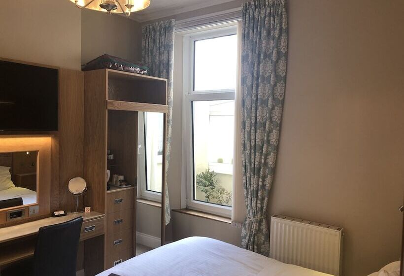 פנסיון Edgcumbe Guest House