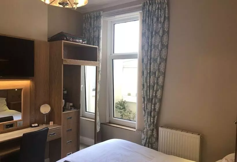 Majatalo Edgcumbe Guest House