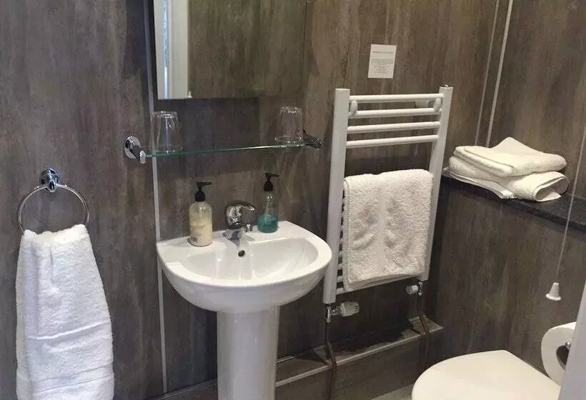 Majatalo Edgcumbe Guest House