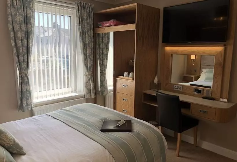 Majatalo Edgcumbe Guest House