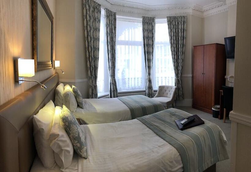 פנסיון Edgcumbe Guest House