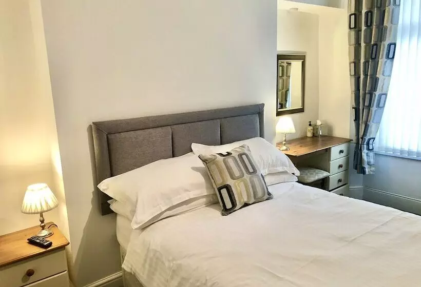 Majatalo Edgcumbe Guest House