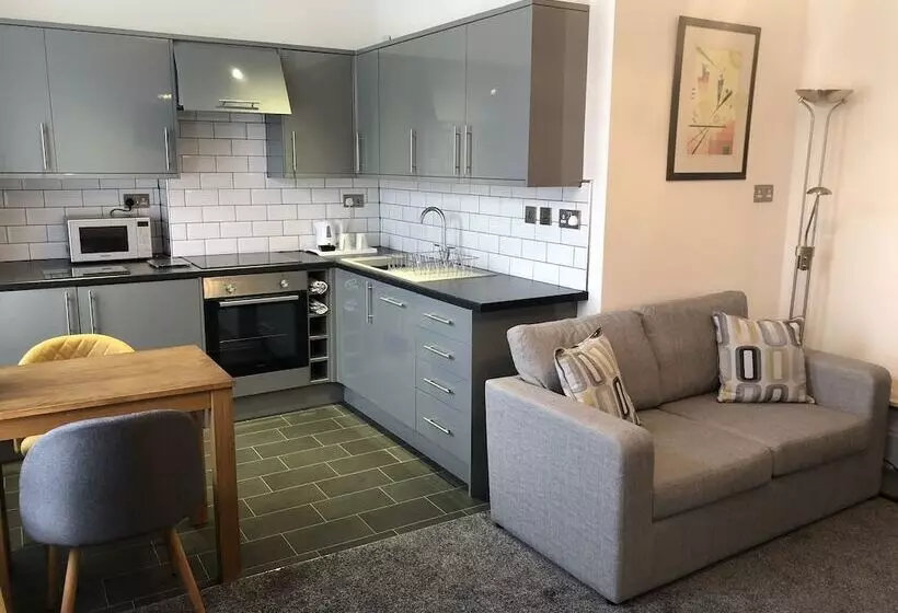 Majatalo Edgcumbe Guest House