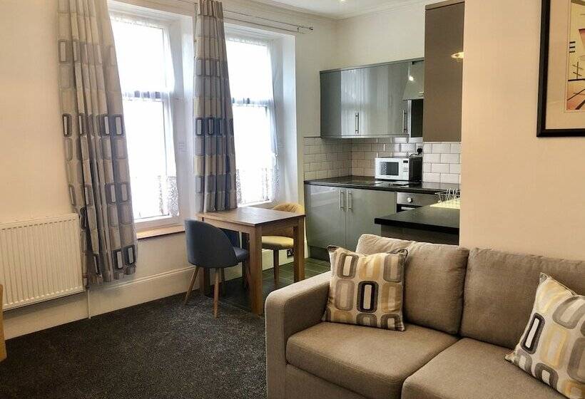 פנסיון Edgcumbe Guest House