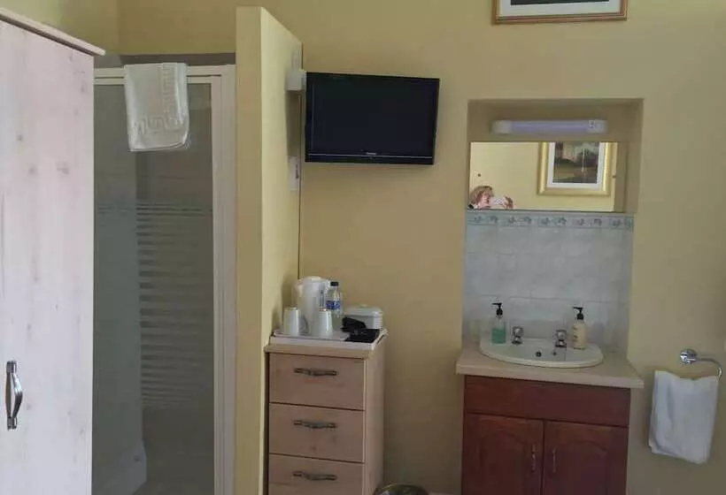 Majatalo Edgcumbe Guest House