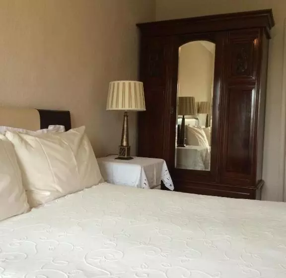 Majatalo Pickmere Country House