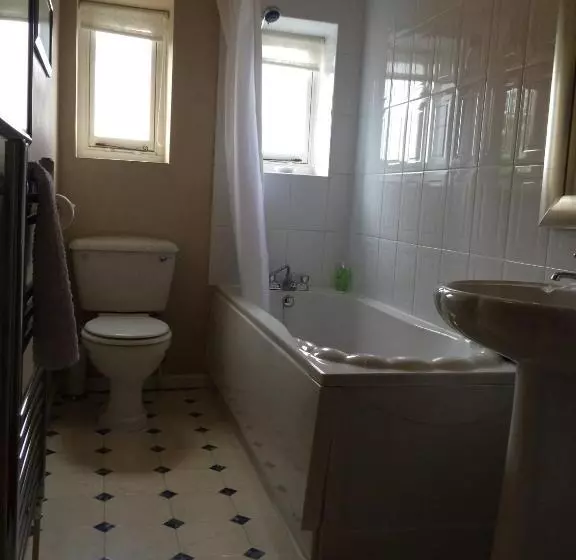 Majatalo Pickmere Country House