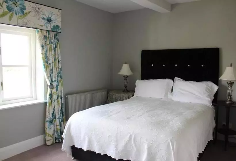 Majatalo Pickmere Country House