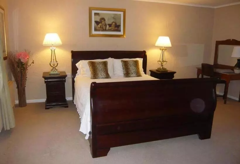 Majatalo Pickmere Country House