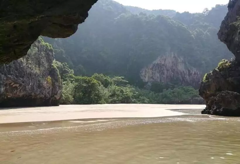 Majatalo Cashew Nut Bungalow, Ko Mook