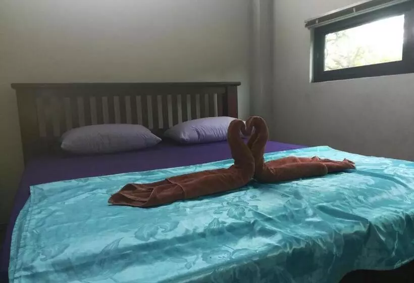 Majatalo Cashew Nut Bungalow, Ko Mook