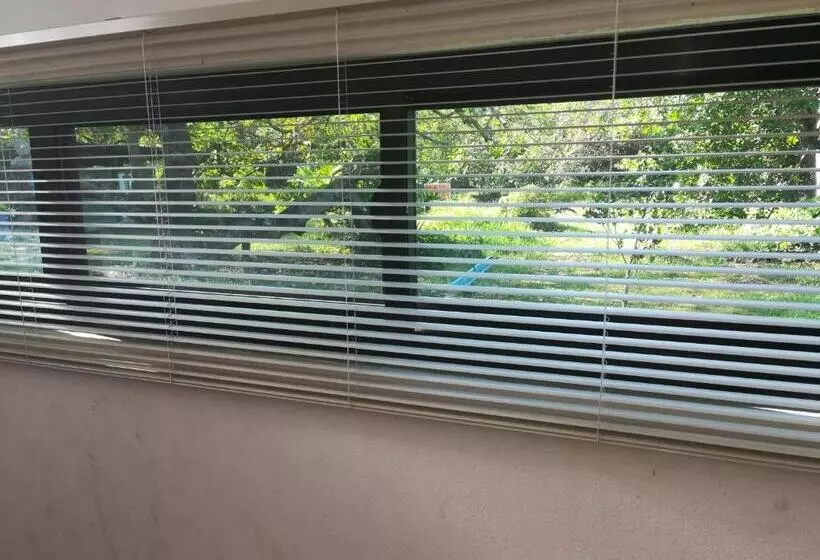 Majatalo Cashew Nut Bungalow, Ko Mook