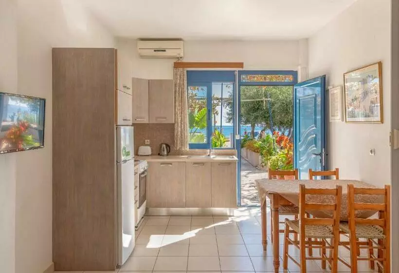 Hotelli Akrogiali Studios