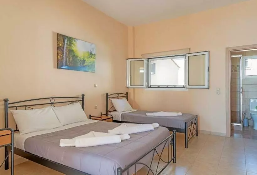 Hotelli Akrogiali Studios