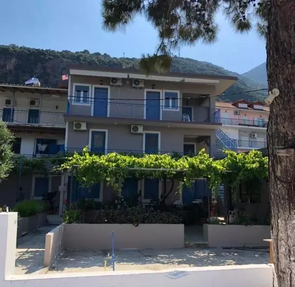 Hotelli Akrogiali Studios