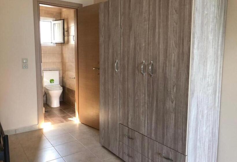 Отель Akrogiali Studios