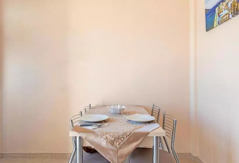 Hotelli Akrogiali Studios