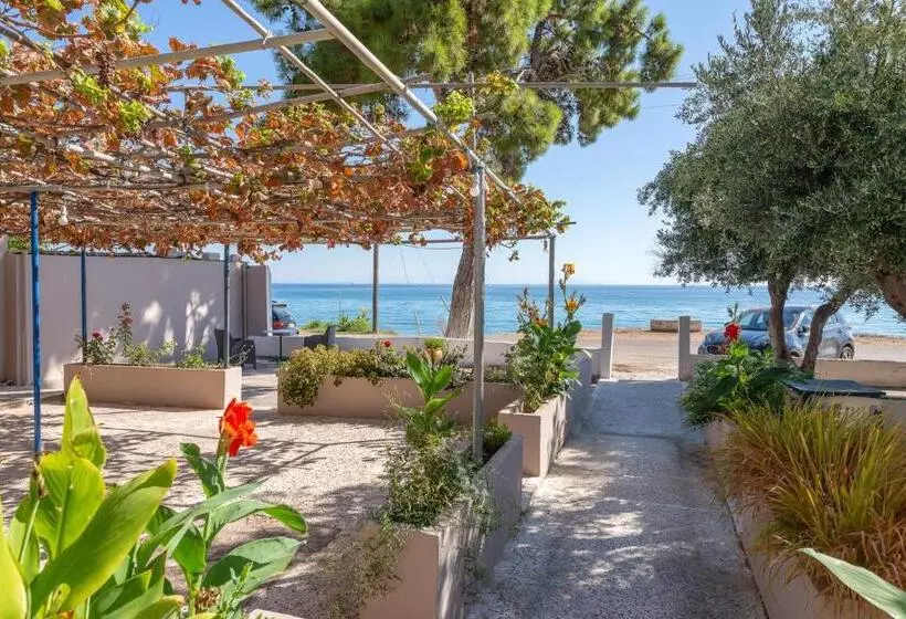 Hotelli Akrogiali Studios