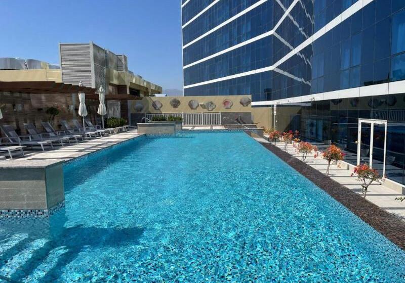 호텔 Doubletree By Hilton Fujairah City