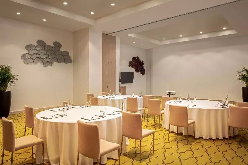 هتل Doubletree By Hilton Fujairah City