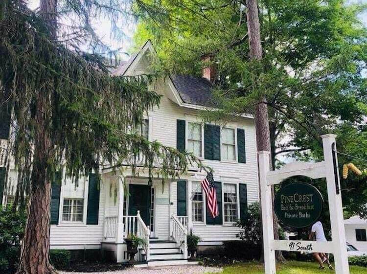 בית מלון כפרי Pinecrest Inn