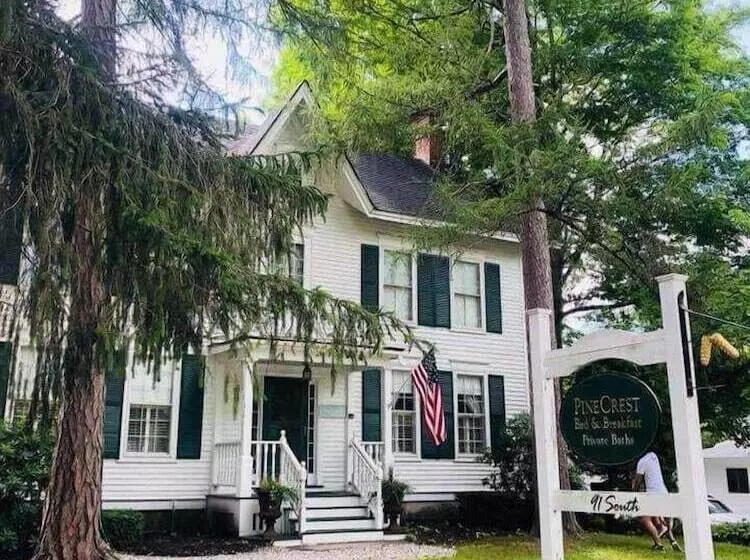 Hotelli Pinecrest Inn