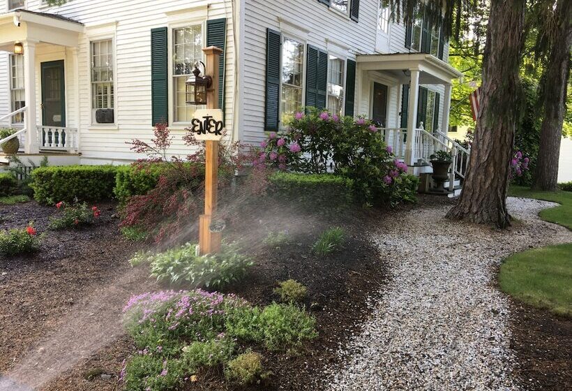 בית מלון כפרי Pinecrest Inn