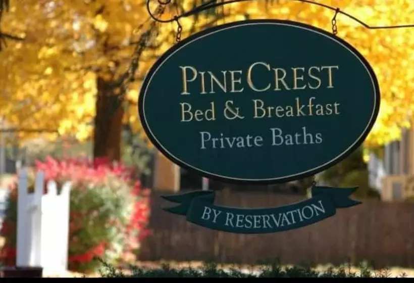 Hotelli Pinecrest Inn