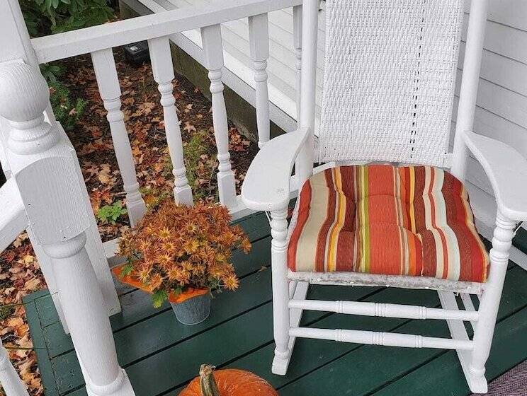 בית מלון כפרי Pinecrest Inn