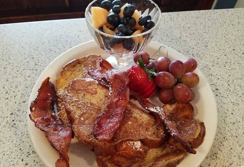 בית מלון כפרי Pinecrest Inn