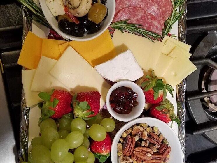 בית מלון כפרי Pinecrest Inn