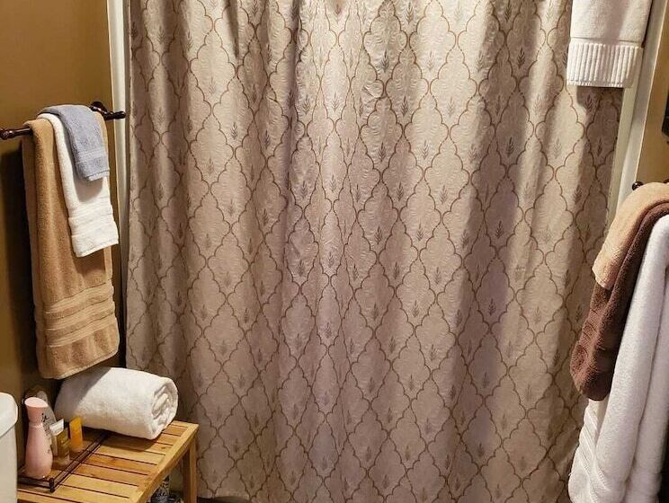 בית מלון כפרי Pinecrest Inn