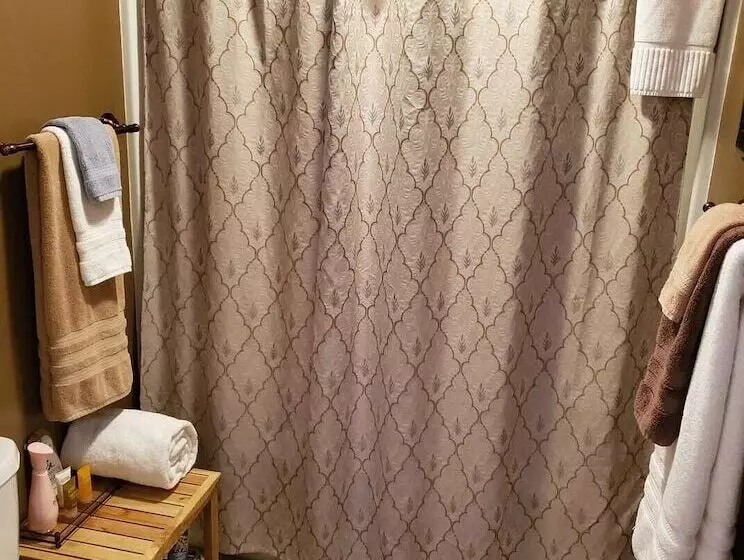 Hotelli Pinecrest Inn