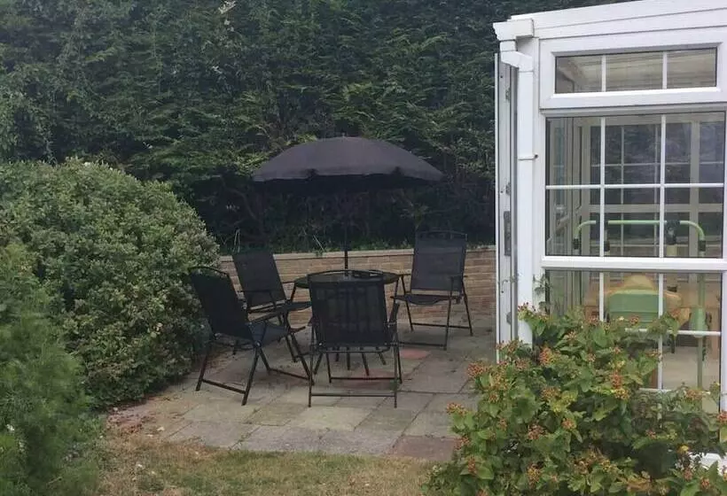 Aamiaismajoitus (B&B) The Lodge Guest House