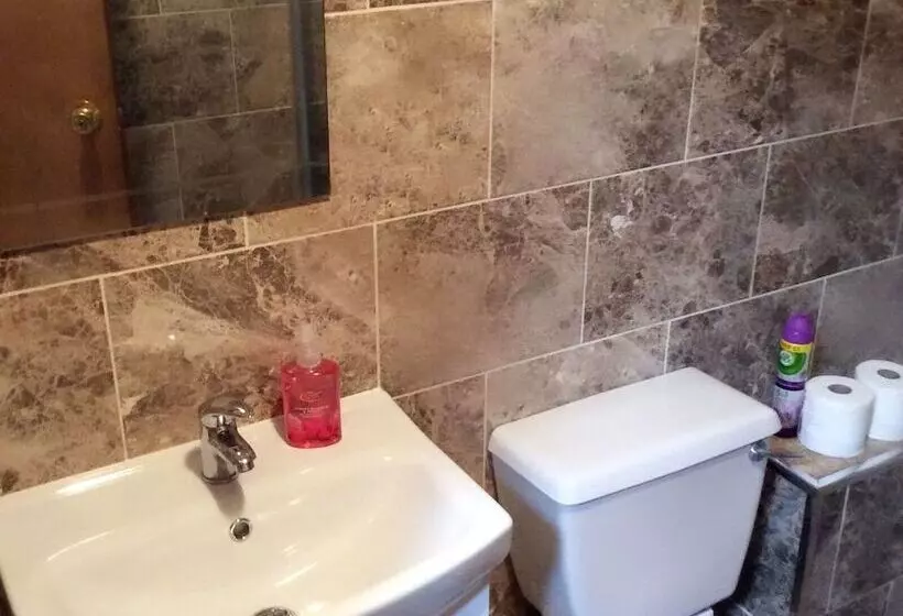 Aamiaismajoitus (B&B) The Lodge Guest House