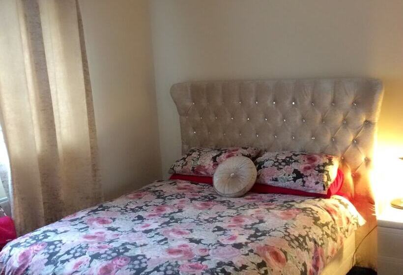 민박 The Lodge Guest House