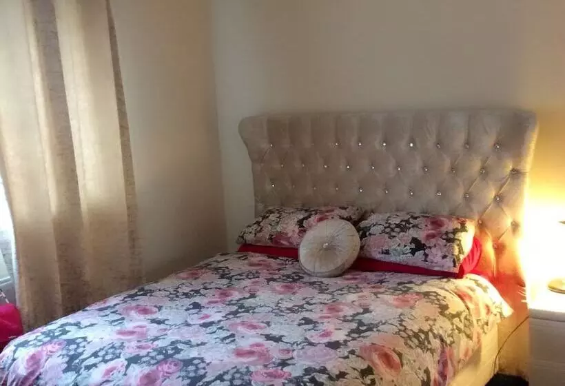 Aamiaismajoitus (B&B) The Lodge Guest House