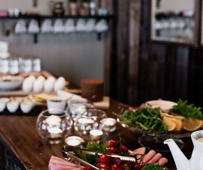 Fjærland Fjordstove Hotell   Huseby Hotelldrift As