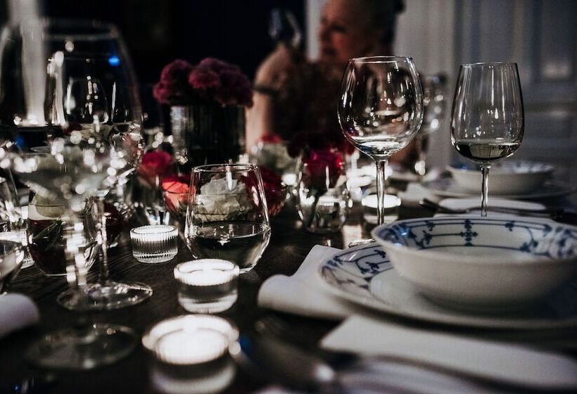 Fjærland Fjordstove Hotell   Huseby Hotelldrift As