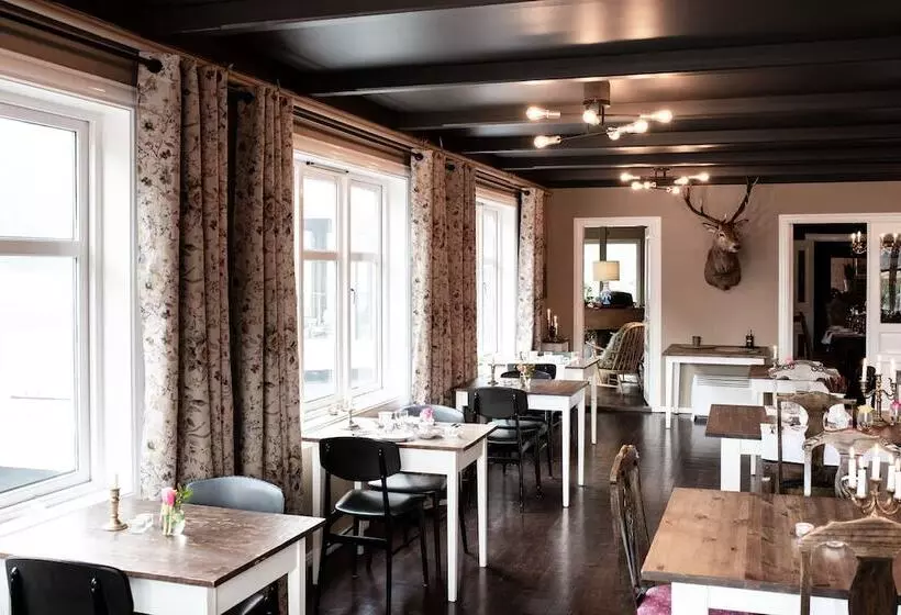 Fjærland Fjordstove Hotell   Huseby Hotelldrift As