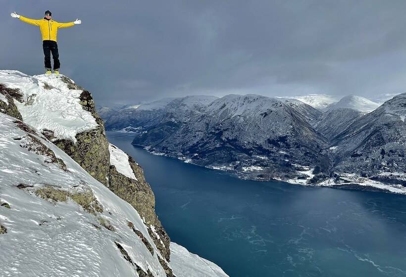Fjærland Fjordstove Hotell   Huseby Hotelldrift As