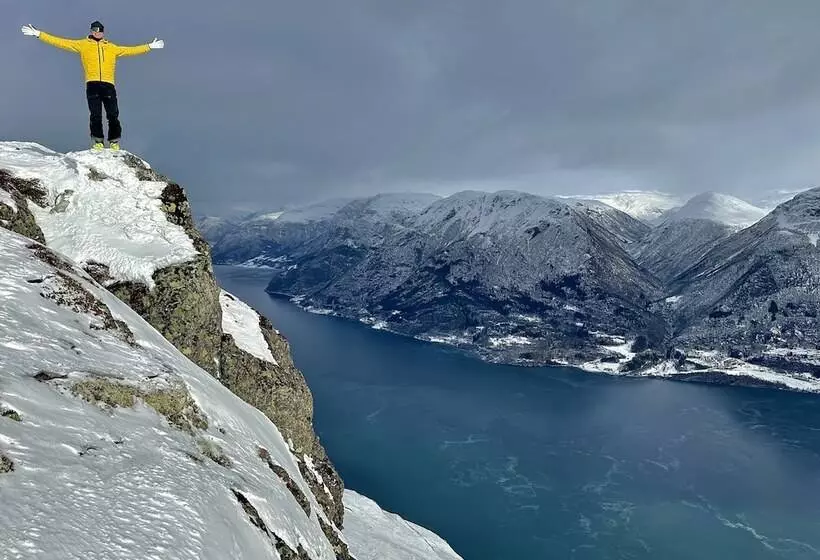 Fjærland Fjordstove Hotell   Huseby Hotelldrift As