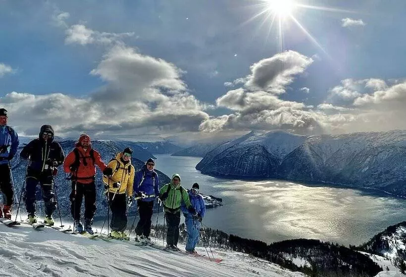 Fjærland Fjordstove Hotell   Huseby Hotelldrift As