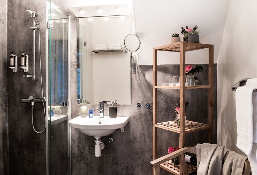 Fjærland Fjordstove Hotell   Huseby Hotelldrift As