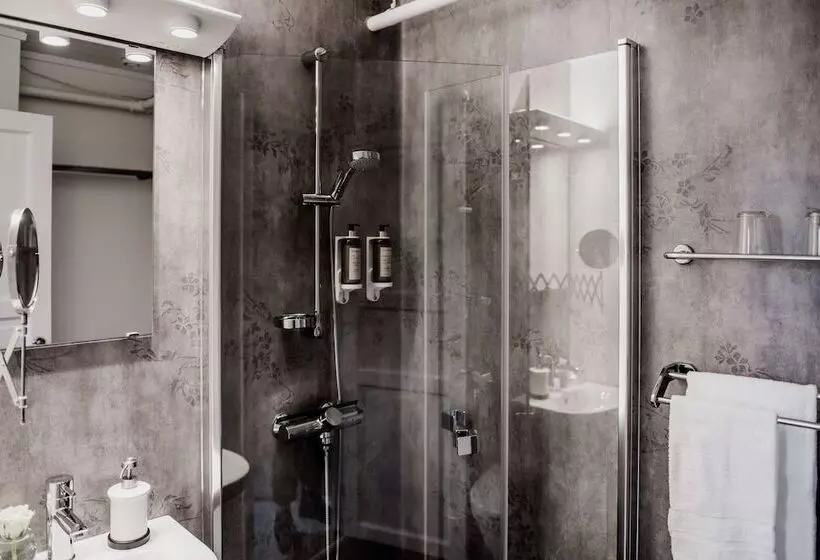 Fjærland Fjordstove Hotell   Huseby Hotelldrift As