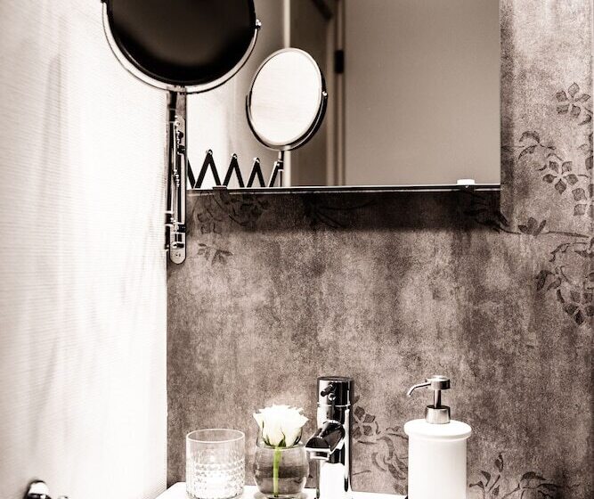 Fjærland Fjordstove Hotell   Huseby Hotelldrift As