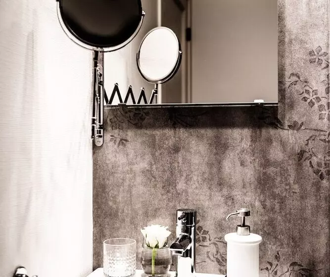 Fjærland Fjordstove Hotell   Huseby Hotelldrift As