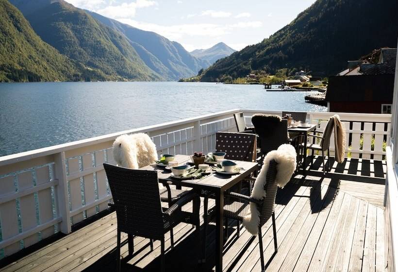 Fjærland Fjordstove Hotell   Huseby Hotelldrift As