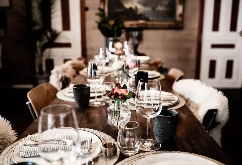 Fjærland Fjordstove Hotell   Huseby Hotelldrift As